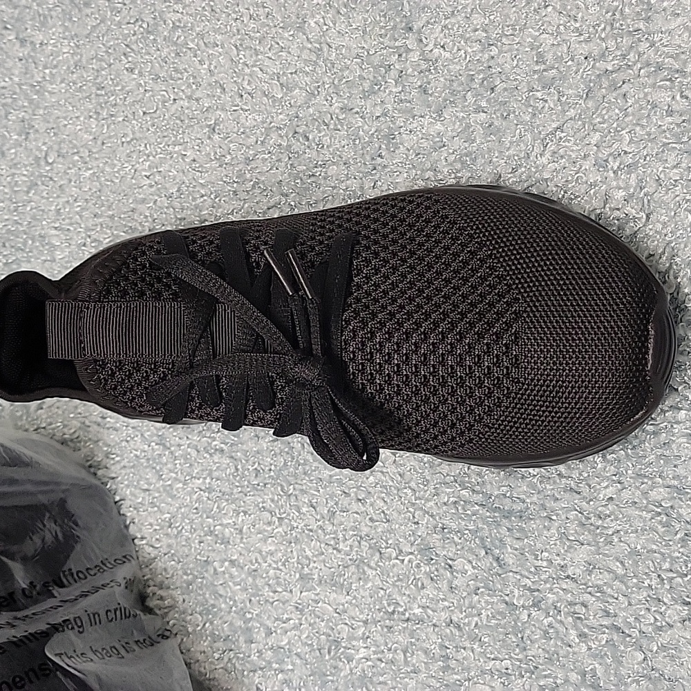 Light weight sneakers - Picture 3 of 4